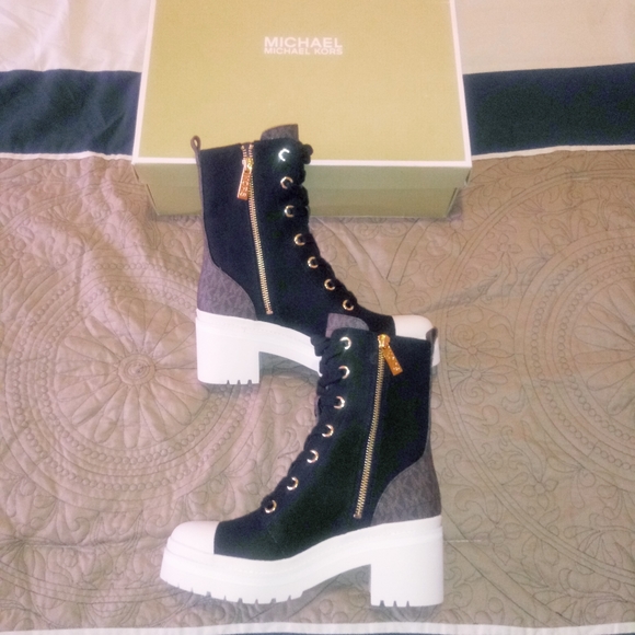 Michael Kors Corey Bootie - Picture 4 of 11